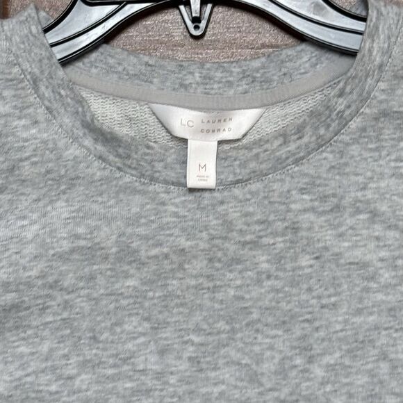 LC Lauren Conrad Womens Gray Cold Shoulder Pullover Top Knit Sweatshirt Size M - Picture 4 of 7